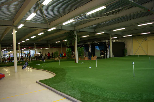 Greenwich Indoor putting green in open commercial space